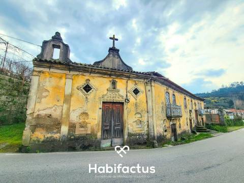 Moradia Nobre T3 Isolada, Abrasonada para Reconstrução Total, á venda em Beijós - Carregal do Sal