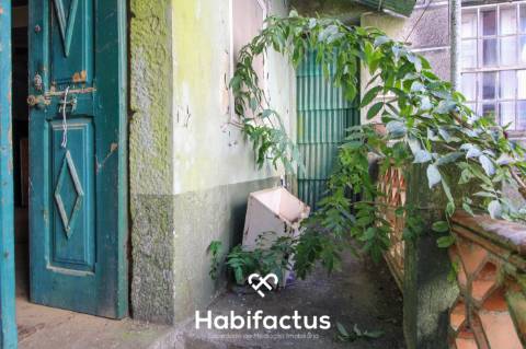 Moradia T6 para remodelar em São Cipriano, Viseu.