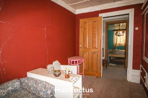 Moradia T6 para remodelar em São Cipriano, Viseu.