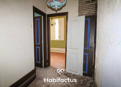 Moradia T6 para remodelar em São Cipriano, Viseu.