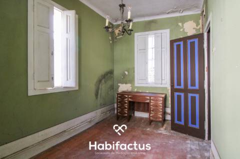 Moradia T6 para remodelar em São Cipriano, Viseu.