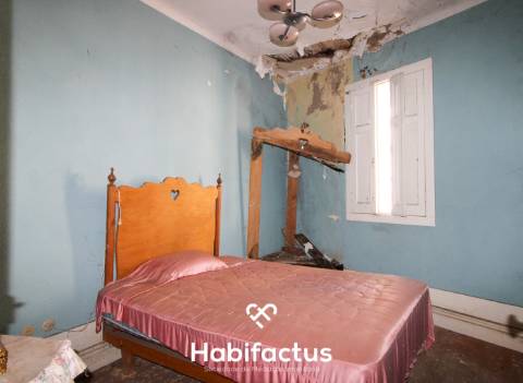 Moradia T6 para remodelar em São Cipriano, Viseu.