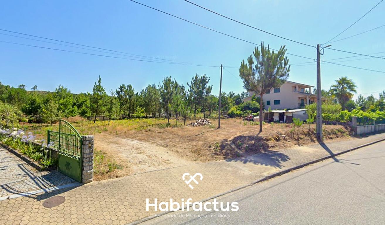 Terreno para construção com uma área de 1000 m2