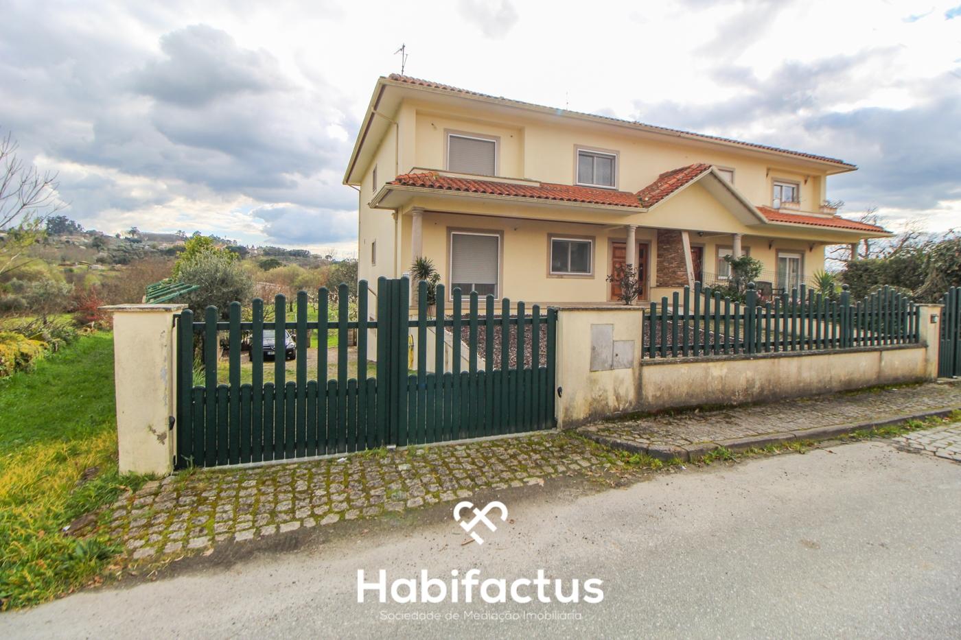 Moradia Geminada T3+1 a 10 Minutos do Centro de Mangualde