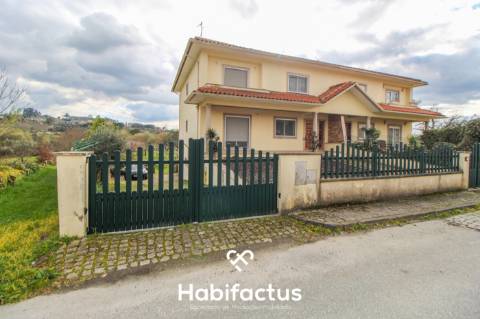 Moradia Geminada T3+1 a 10 Minutos do Centro de Mangualde