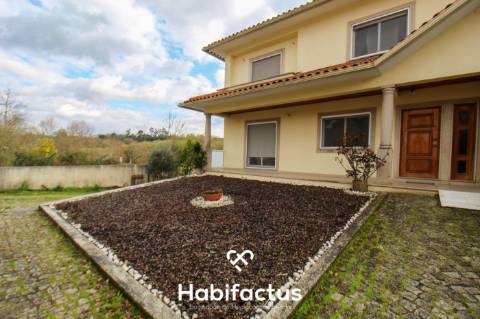 Moradia Geminada T3+1 a 10 Minutos do Centro de Mangualde