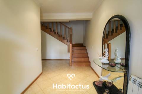 Moradia Geminada T3+1 a 10 Minutos do Centro de Mangualde