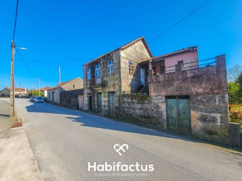 Moradia Isolada T3, para reconstrução com terraço e terreno de 1.828 m2, á Venda em Mangualde -Viseu