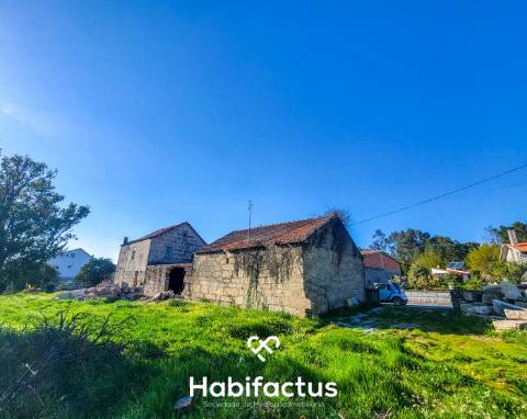 Moradia Isolada T3, para reconstrução com terraço e terreno de 1.828 m2, á Venda em Mangualde -Viseu
