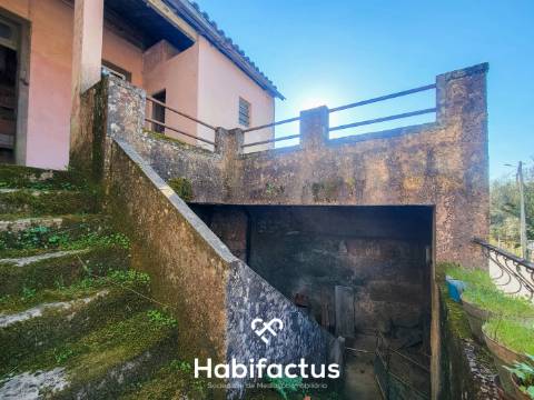 Moradia Isolada T3, para reconstrução com terraço e terreno de 1.828 m2, á Venda em Mangualde -Viseu