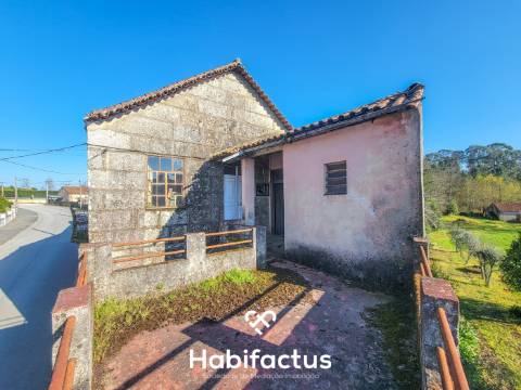 Moradia Isolada T3, para reconstrução com terraço e terreno de 1.828 m2, á Venda em Mangualde -Viseu