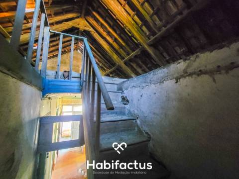 Moradia Isolada T3, para reconstrução com terraço e terreno de 1.828 m2, á Venda em Mangualde -Viseu