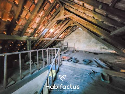 Moradia Isolada T3, para reconstrução com terraço e terreno de 1.828 m2, á Venda em Mangualde -Viseu