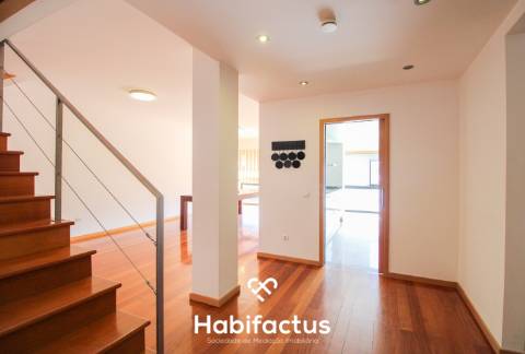 Apartamento Duplex T1+3 de Luxo com terraço, em Viseu