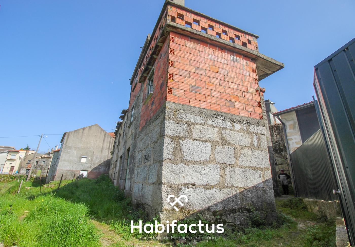 Moradia para reconstrução à venda em Girabolhos
