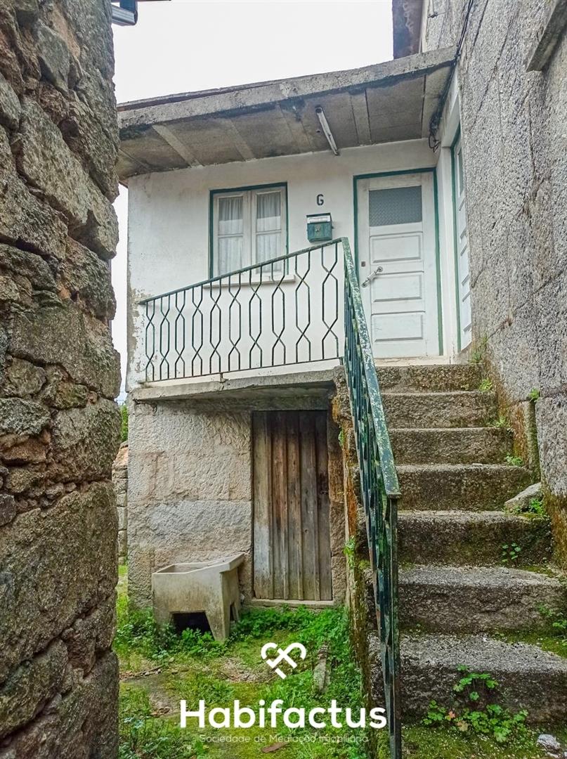 Moradia para reconstrução à venda em Girabolhos