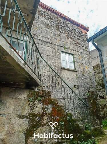 Moradia para reconstrução à venda em Girabolhos