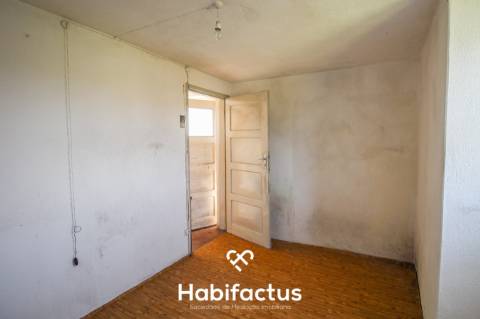 Moradia para reconstrução à venda em Girabolhos