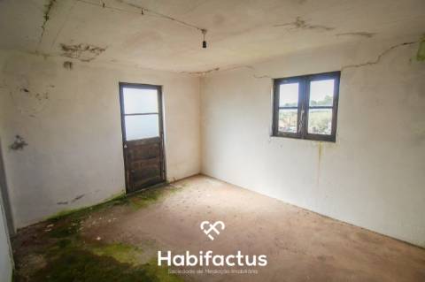 Moradia para reconstrução à venda em Girabolhos