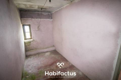 Moradia para reconstrução à venda em Girabolhos