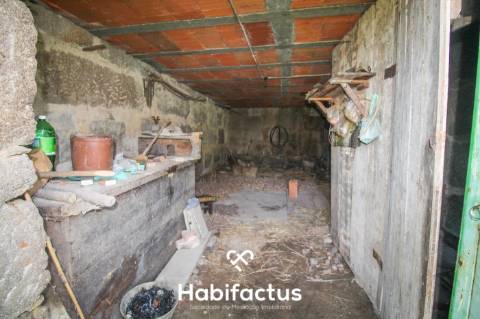 Moradia para reconstrução à venda em Girabolhos