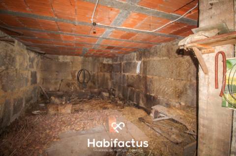 Moradia para reconstrução à venda em Girabolhos