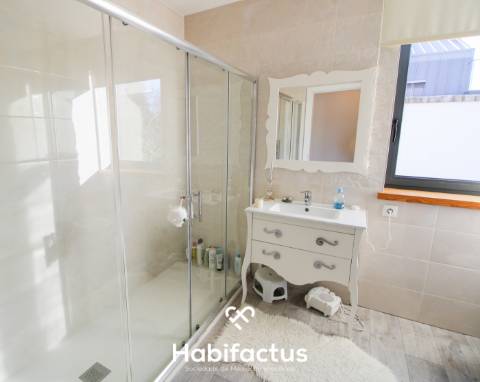 Moradia unifamilar T5 em pedra - Viseu