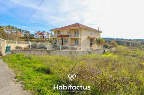 Terreno com 1.280 m2 para construção em Viseu