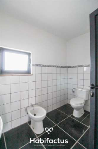 Pavilhão com 700 m2 para arrendamento em Viseu