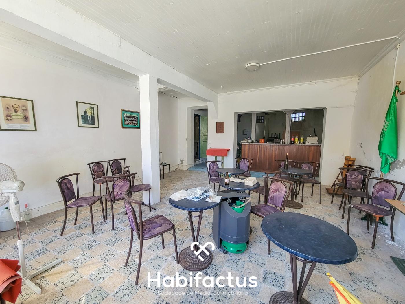 Prédio à venda para Restaurar no Centro da Vila de Canas de Senhorim – Nelas - Viseu