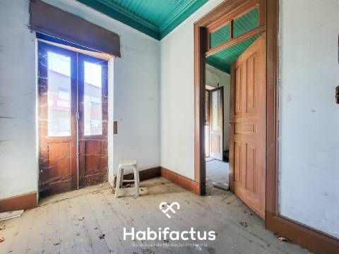 Prédio à venda para Restaurar no Centro da Vila de Canas de Senhorim – Nelas - Viseu