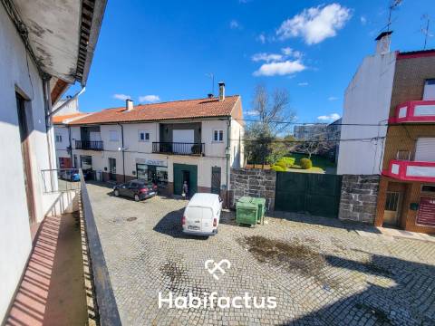 Prédio à venda para Restaurar no Centro da Vila de Canas de Senhorim – Nelas - Viseu
