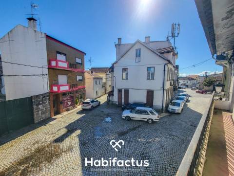 Prédio à venda para Restaurar no Centro da Vila de Canas de Senhorim – Nelas - Viseu