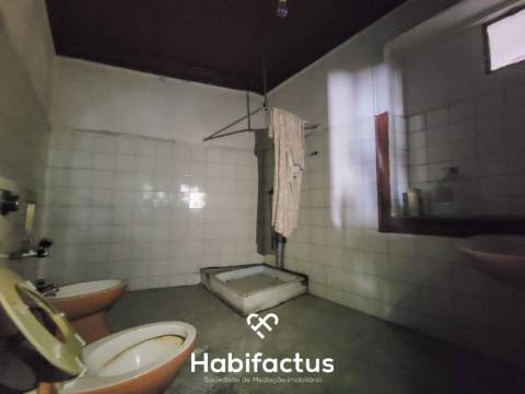 Prédio à venda para Restaurar no Centro da Vila de Canas de Senhorim – Nelas - Viseu