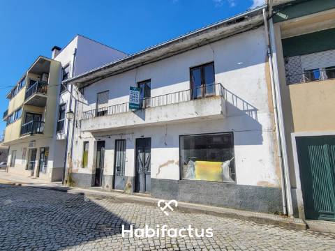 Prédio à venda para Restaurar no Centro da Vila de Canas de Senhorim – Nelas - Viseu