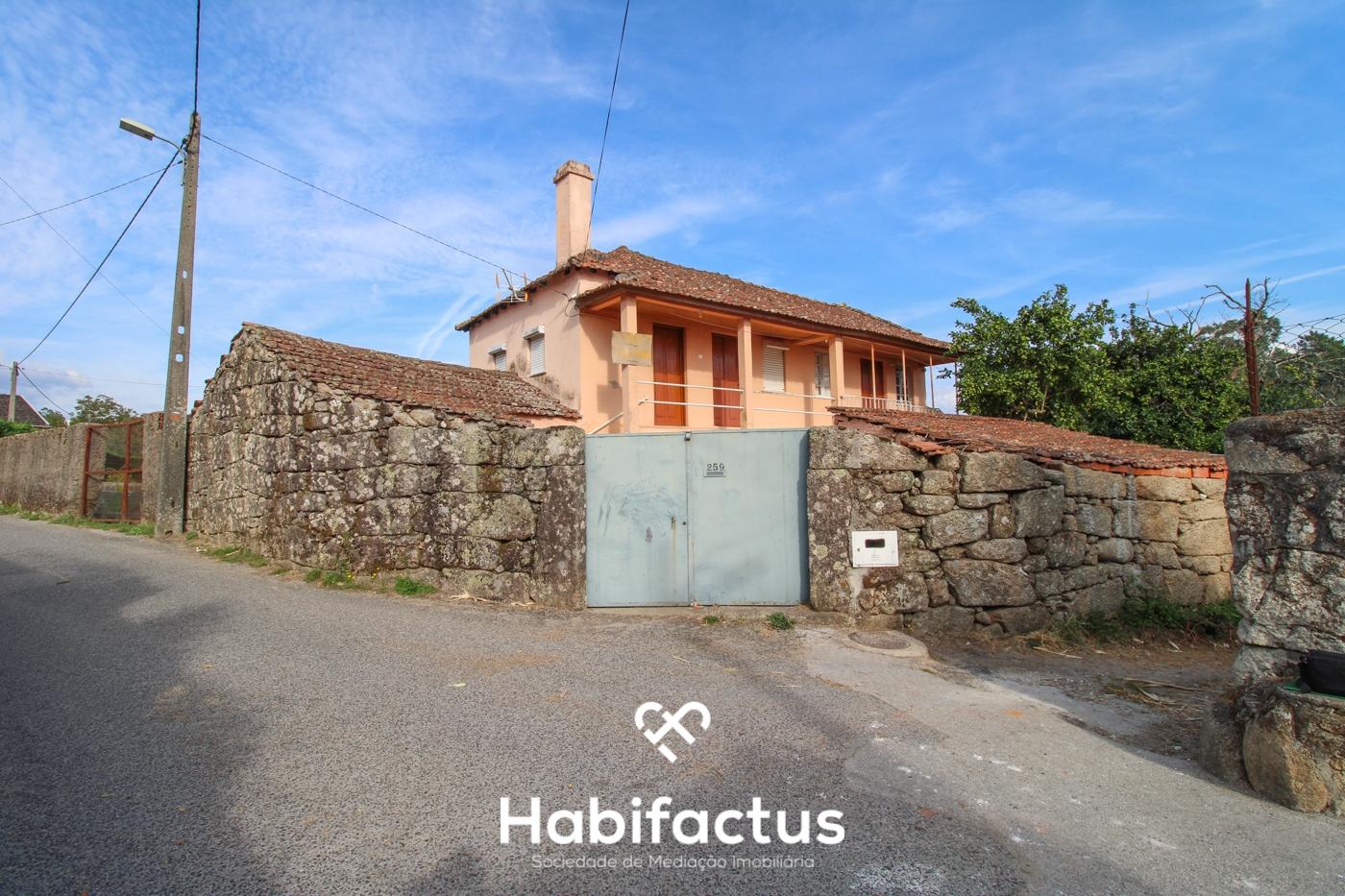 Moradia Isolada para Remodelar em Muna de Besteiros - Tondela
