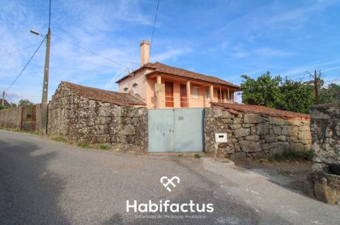 Moradia Isolada para Remodelar em Muna de Besteiros - Tondela