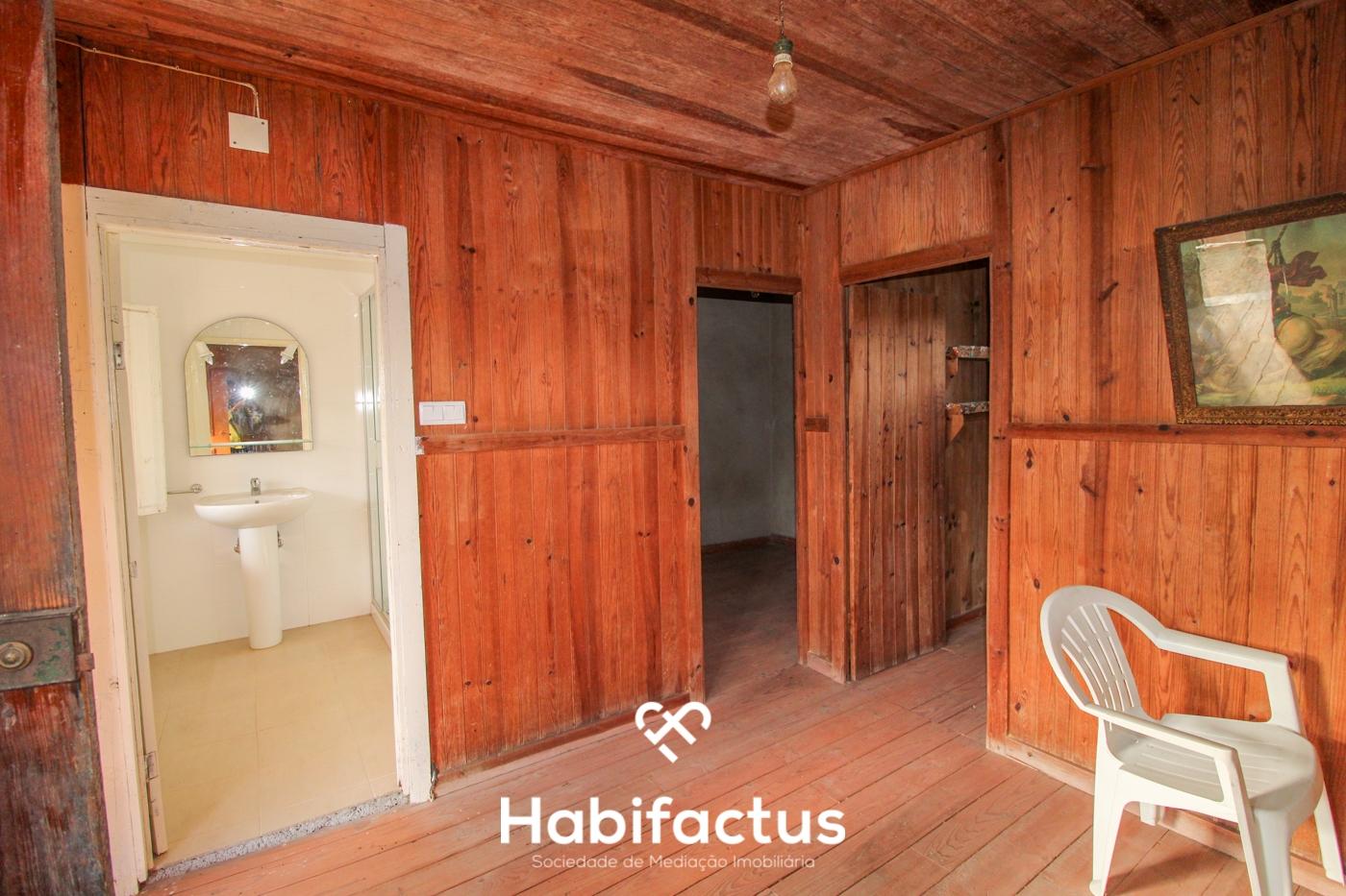 Moradia Isolada para Remodelar em Muna de Besteiros - Tondela