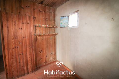 Moradia Isolada para Remodelar em Muna de Besteiros - Tondela