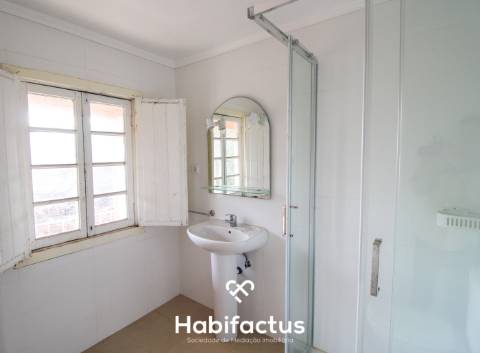 Moradia Isolada para Remodelar em Muna de Besteiros - Tondela