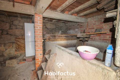 Moradia Isolada para Remodelar em Muna de Besteiros - Tondela