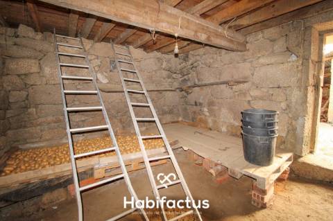 Moradia Isolada para Remodelar em Muna de Besteiros - Tondela