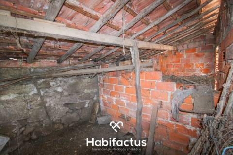 Moradia Isolada para Remodelar em Muna de Besteiros - Tondela