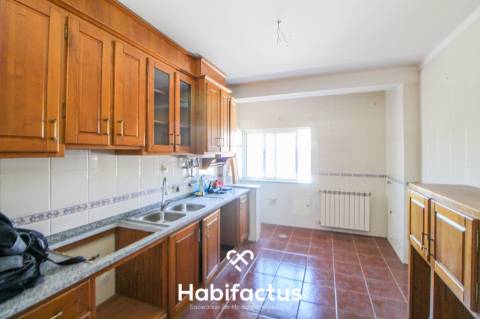 Apartamento T3 Duplex com Garagem Dupla e Terreno de 955 m²