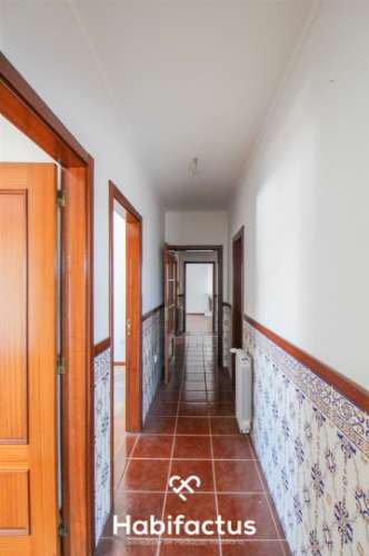 Apartamento T3 Duplex com Garagem Dupla e Terreno de 955 m²