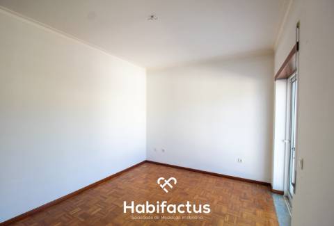 Apartamento T3 Duplex com Garagem Dupla e Terreno de 955 m²