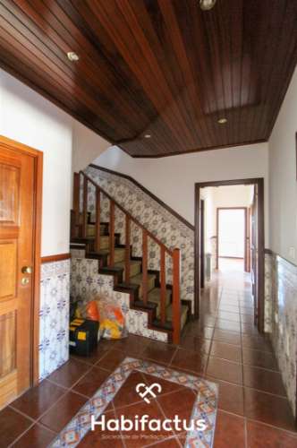 Apartamento T3 Duplex com Garagem Dupla e Terreno de 955 m²