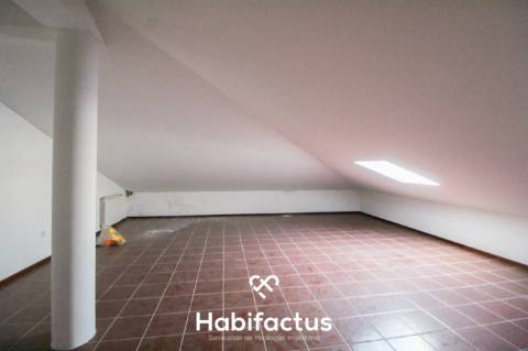 Apartamento T3 Duplex com Garagem Dupla e Terreno de 955 m²