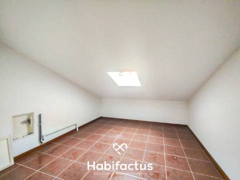 Apartamento T3 Duplex com Garagem Dupla e Terreno de 955 m²