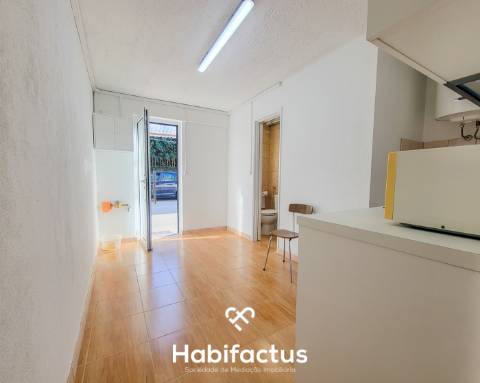 Imóvel com afetação de garagem transformado em apartamento T1 para venda - Centro da Vila Nelas